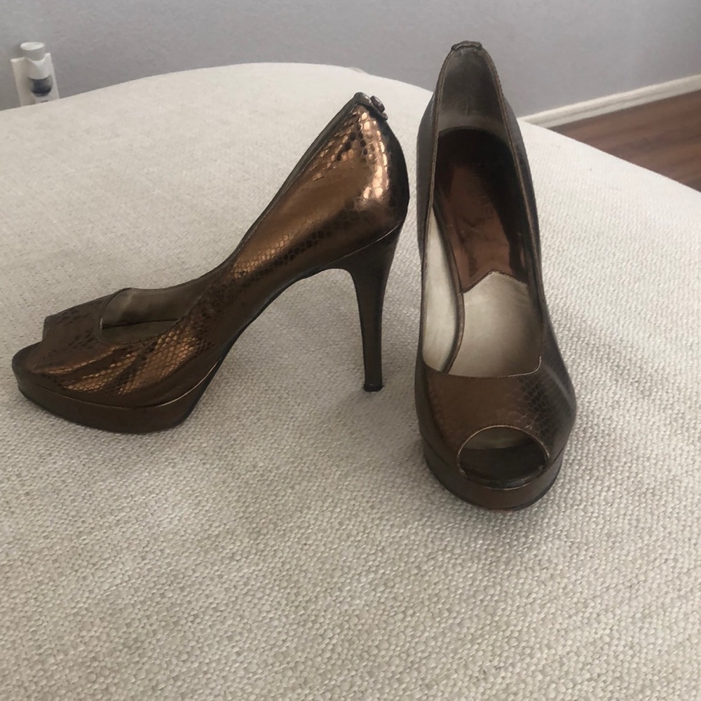 Michael Kors Metallic Gold Snakeskin Platform Perp-toe Heels - Picture 1 of 6